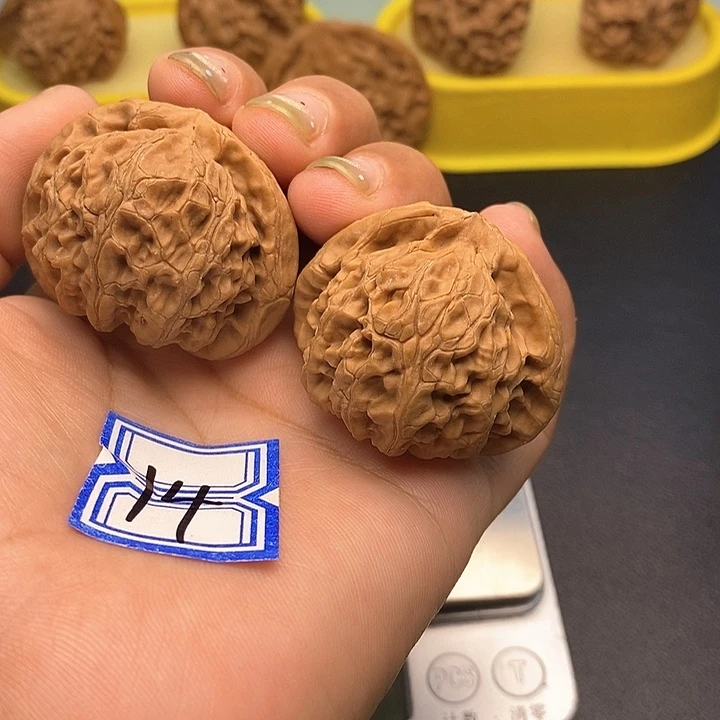 半****文玩核桃把件40宫灯