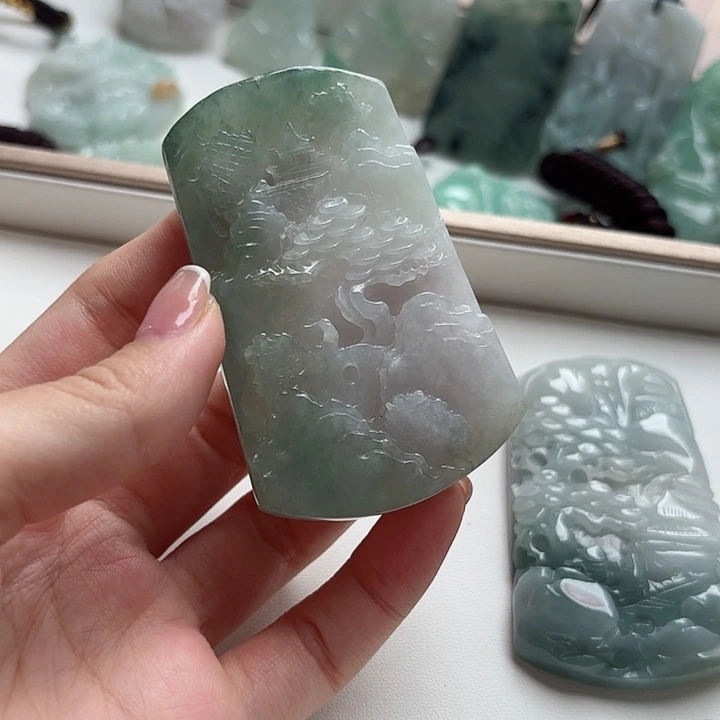 翡翠未镶嵌颈饰机**面翡翠