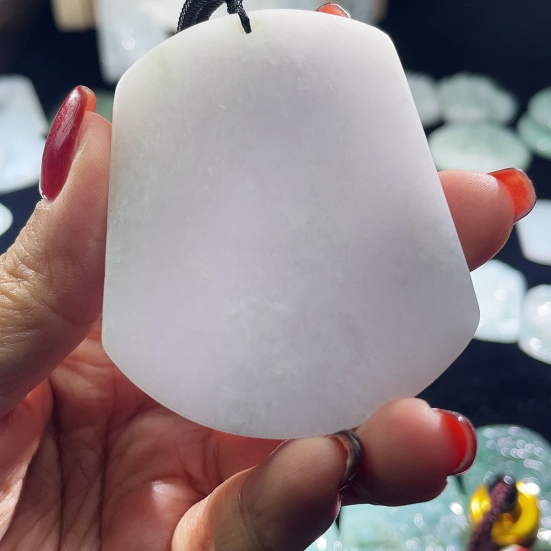 翡翠未镶嵌颈饰无事牌