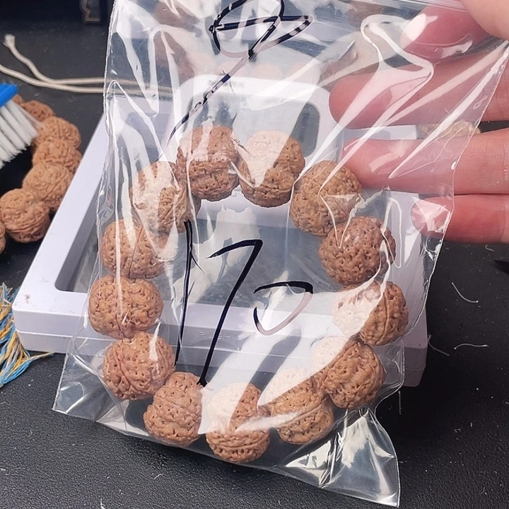 亮***哥吊坠金刚菩提9呜呜呜