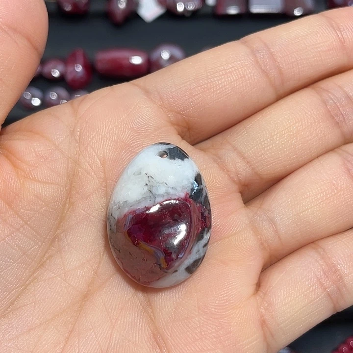 天然辰砂原石晶体砂吊坠