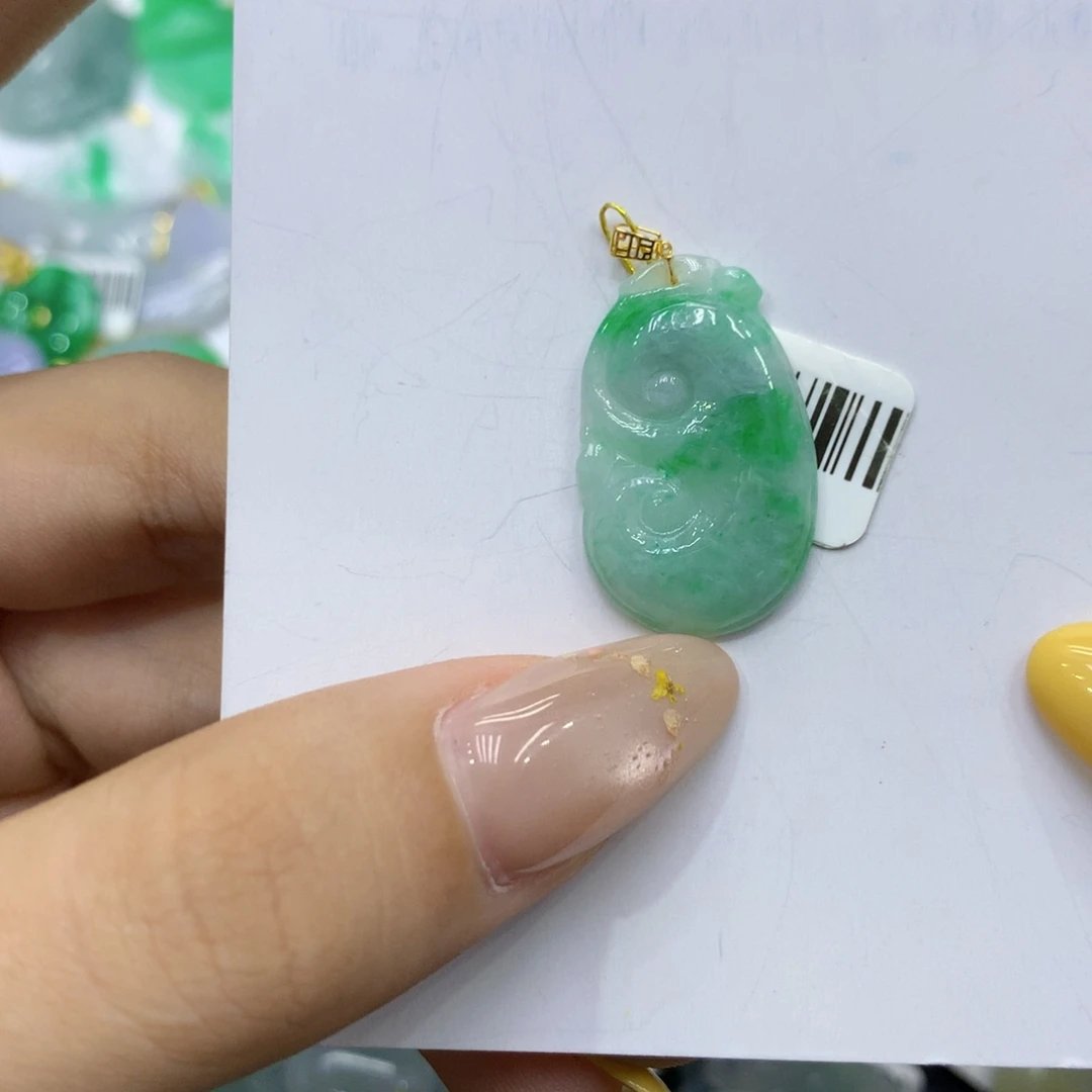 颈饰18K金镶嵌翡翠