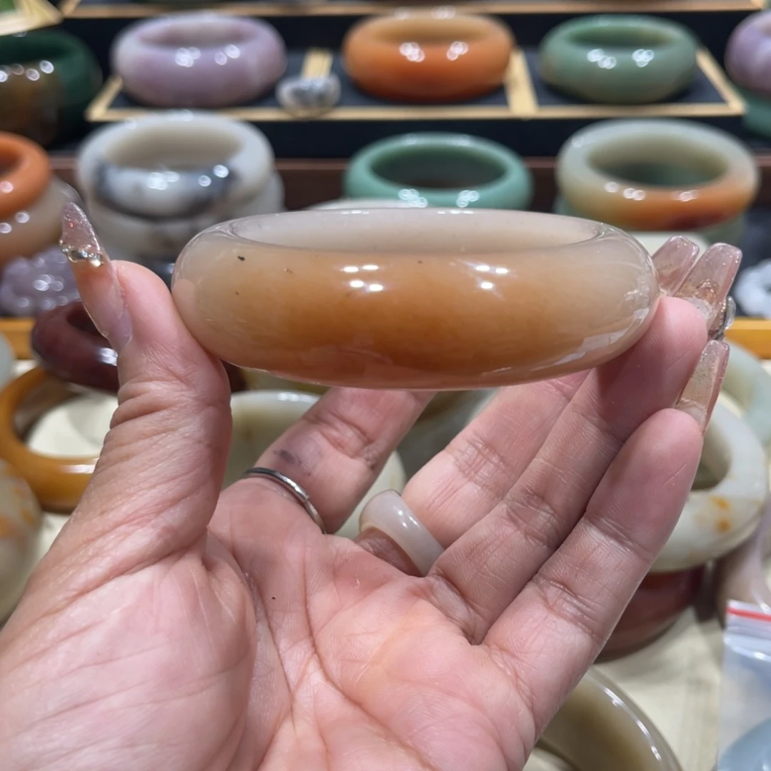 未镶嵌手镯石英岩玉