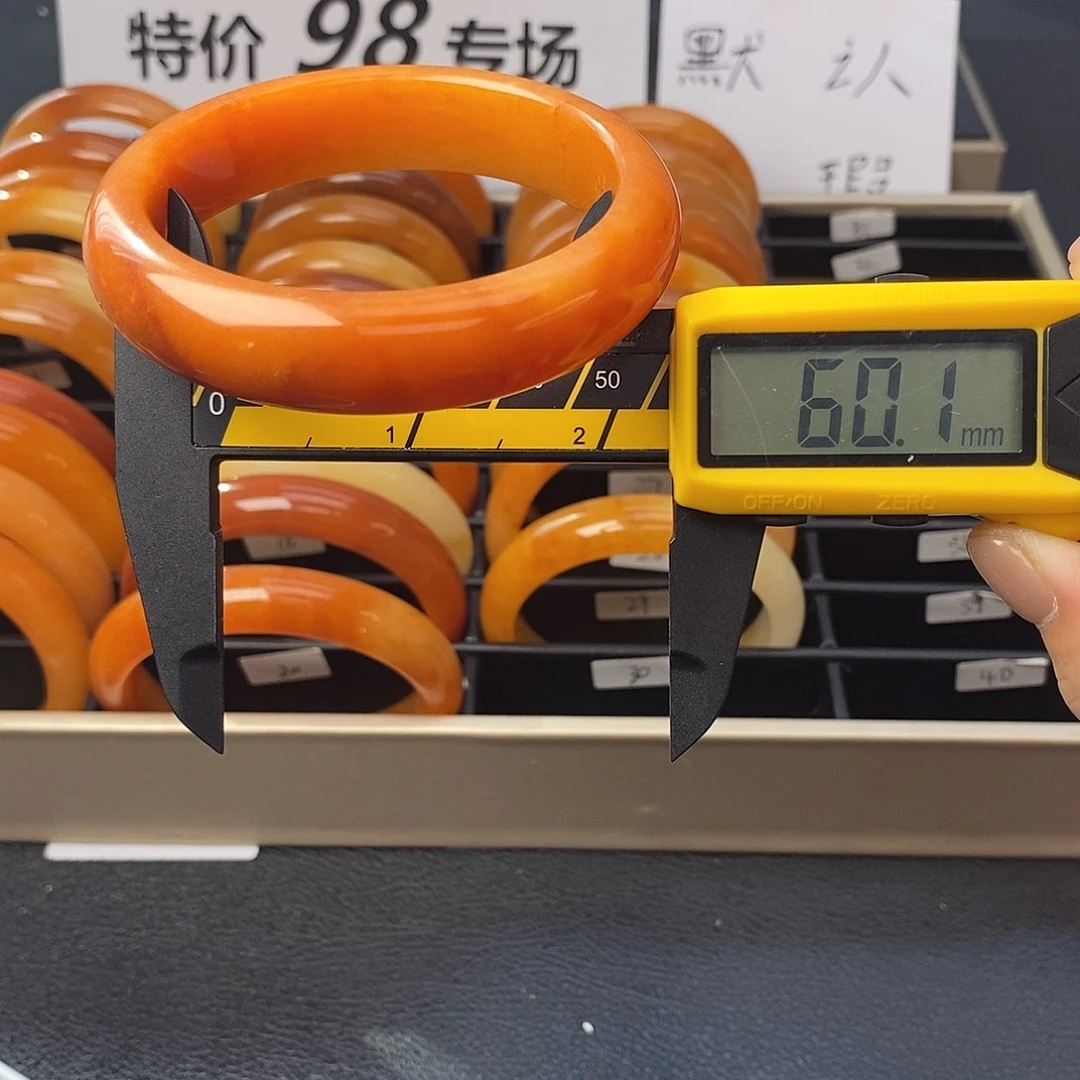 未镶嵌石英质玉（黄龙玉）手镯30号