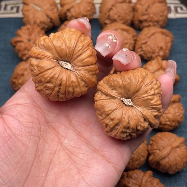 把件文玩核桃42.5荷叶凹底南瓜。