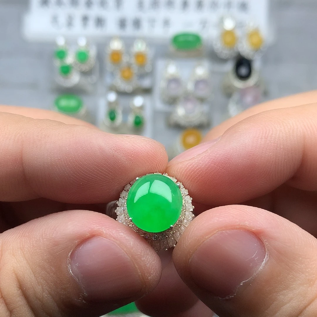 定制翡翠未镶嵌阳绿