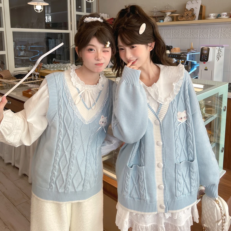 森女部落甜美风可爱猫咪刺绣V领针织马甲女2025新款秋冬叠穿背心