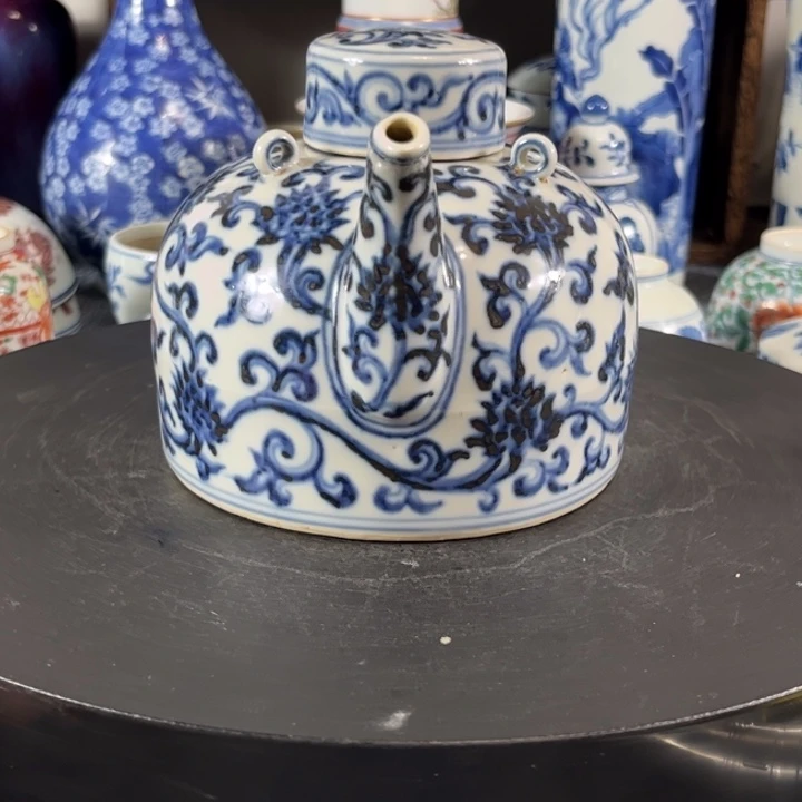 吉***兔摆件一个青花的小壶壶