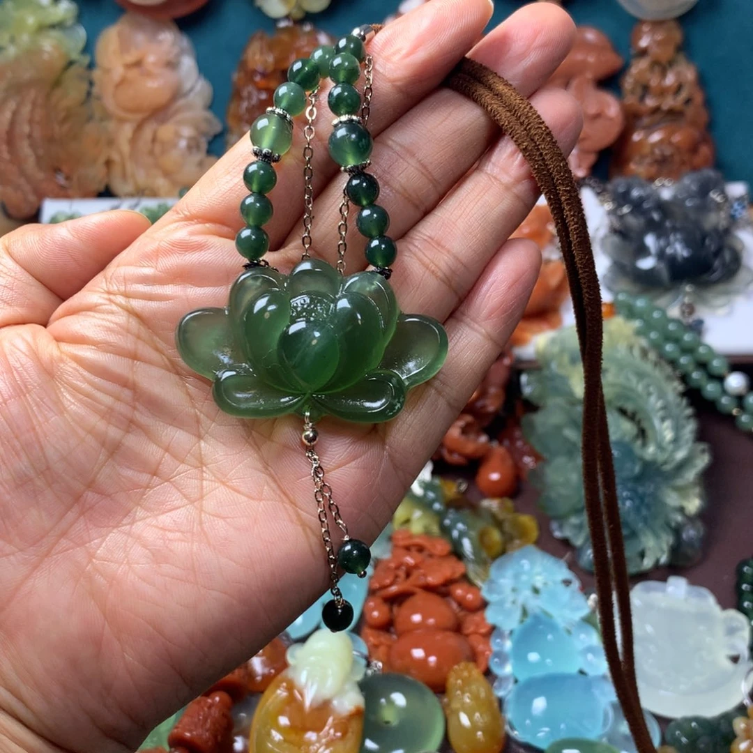 蛇纹石玉未镶嵌挂坠