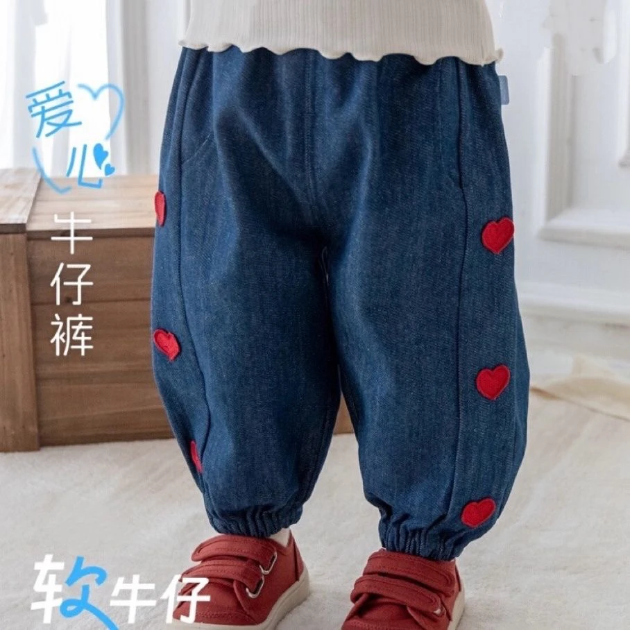 婴幼儿春秋爱心绣标柔软宽松软牛仔束脚裤宝宝洋气可爱休闲裤子