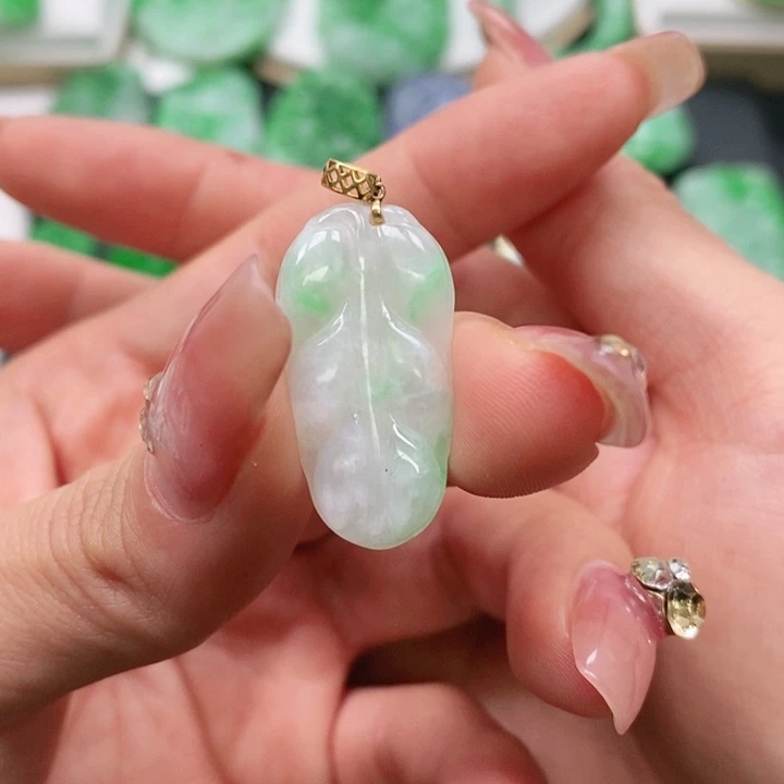 翡翠颈饰未镶嵌吊坠