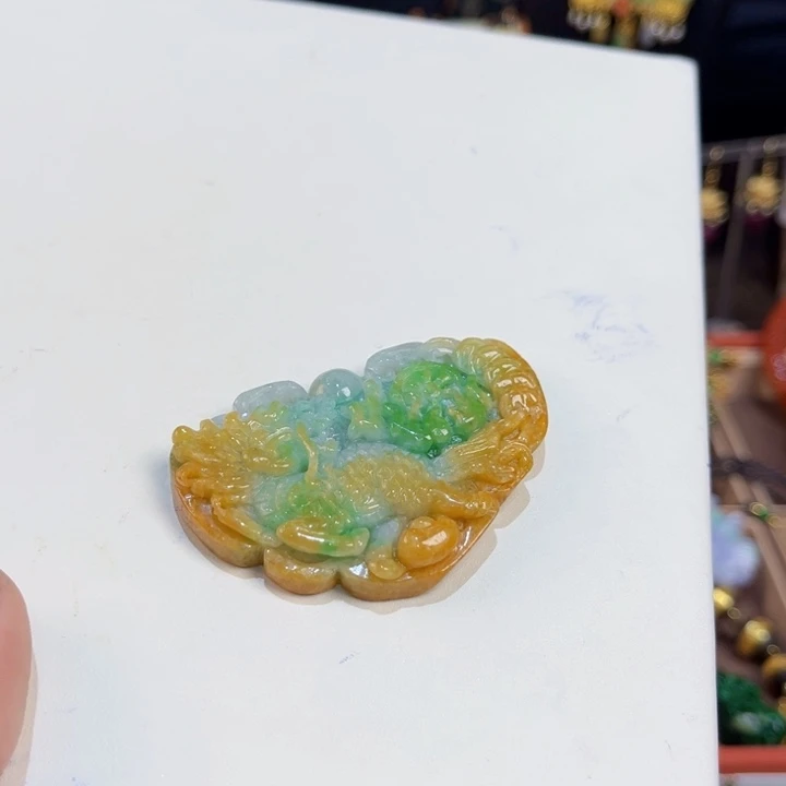 翡翠未镶嵌吊坠(赠链)麒麟回首