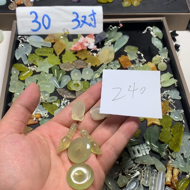 小***️蛇纹石玉未镶嵌耳钉