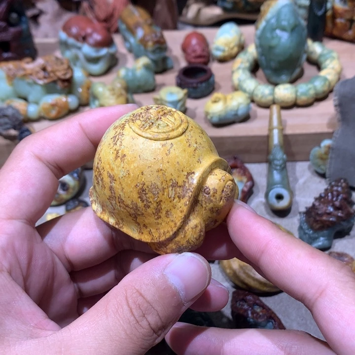 未镶嵌岫岩河磨玉（透闪石质玉）把件