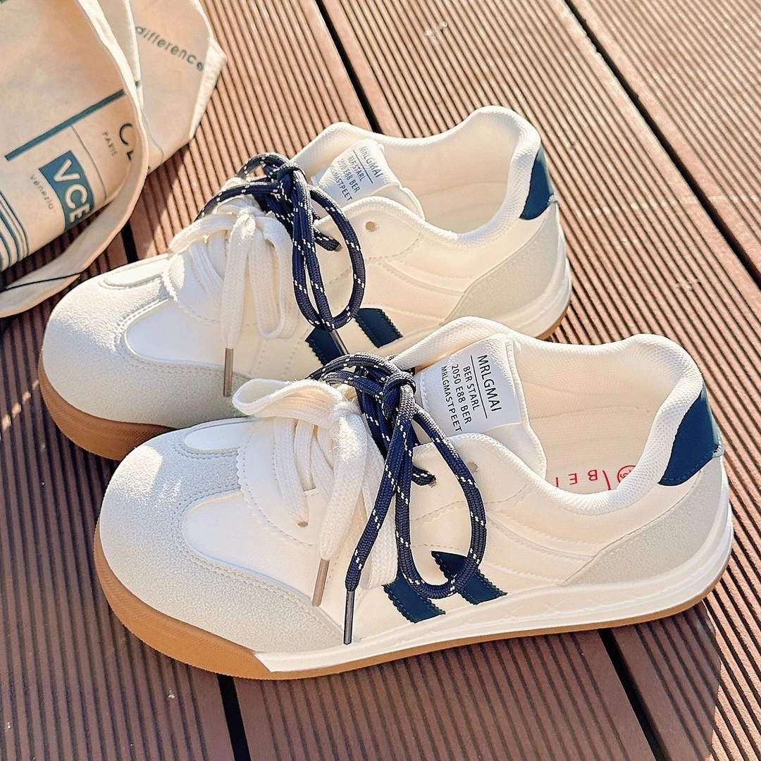 爆款高颜值潮流厚底小白鞋2025夏季新款小众设计感德训面包板鞋女