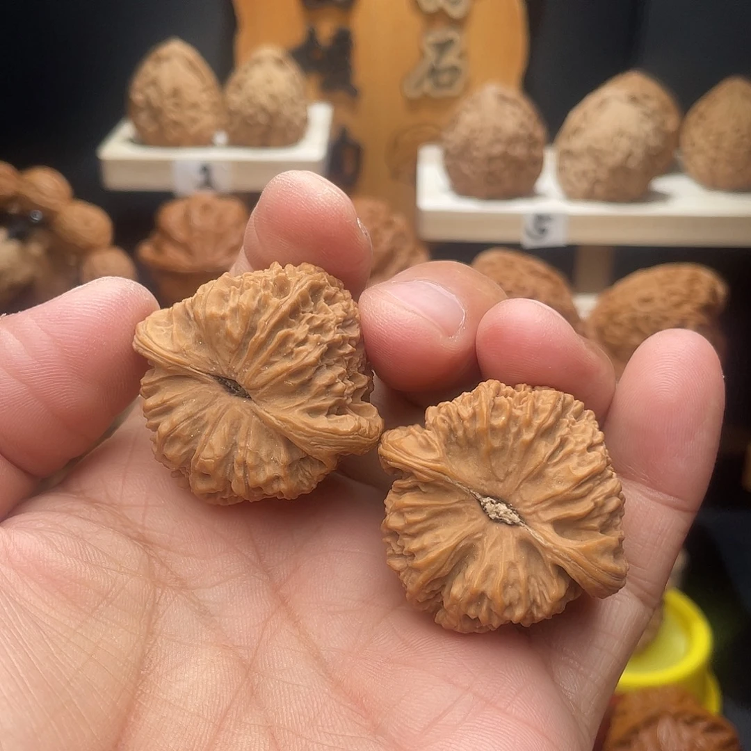 嘴***嘴吊坠桃核南疆石38/37/37全品