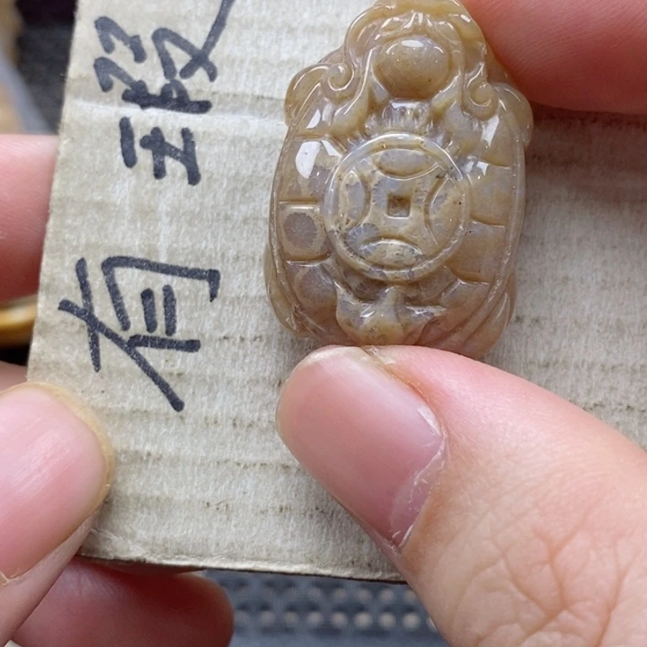 硅化珊瑚（珊瑚玉）颈饰未镶嵌明***秋