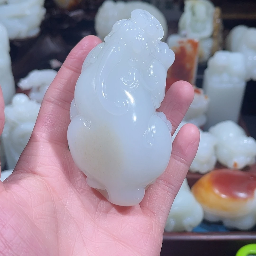 颈饰未镶嵌和田玉（糖玉）