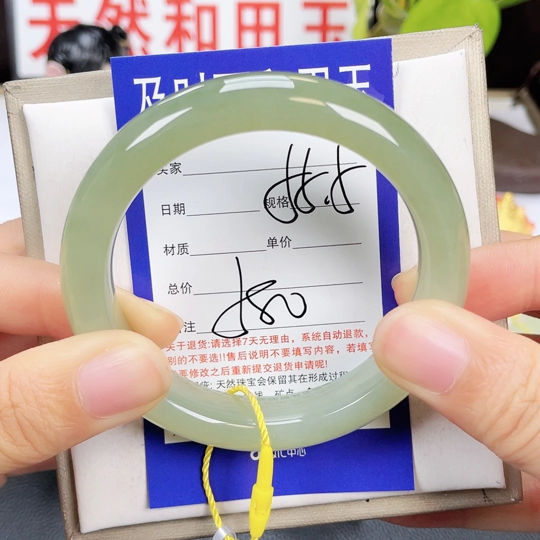 和田玉未镶嵌手镯