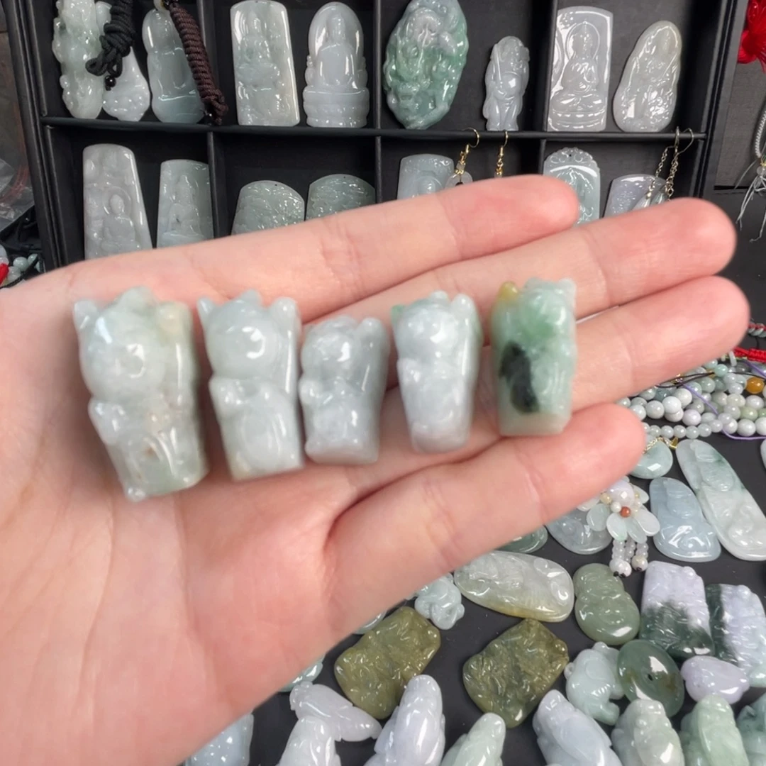 翡翠未镶嵌吊坠(不含链)瑕疵