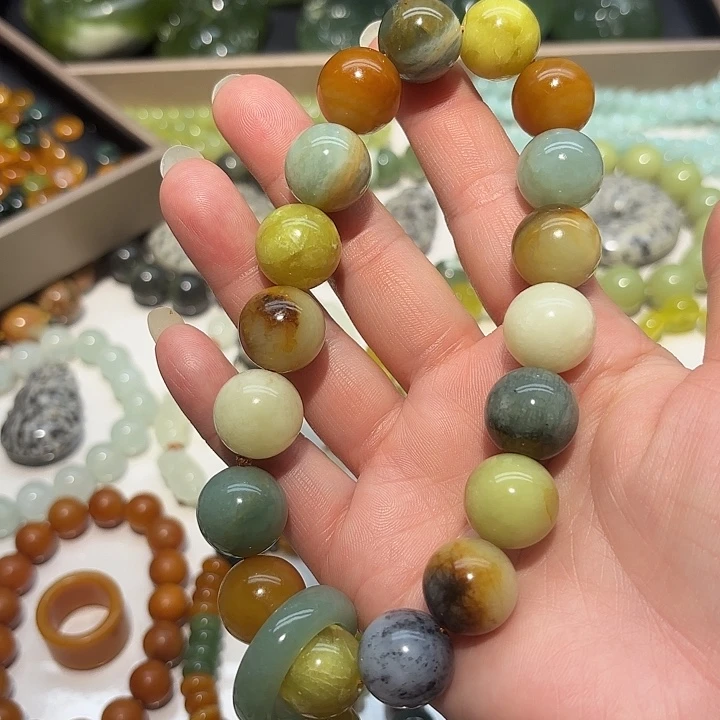 蛇纹石玉未镶嵌手持