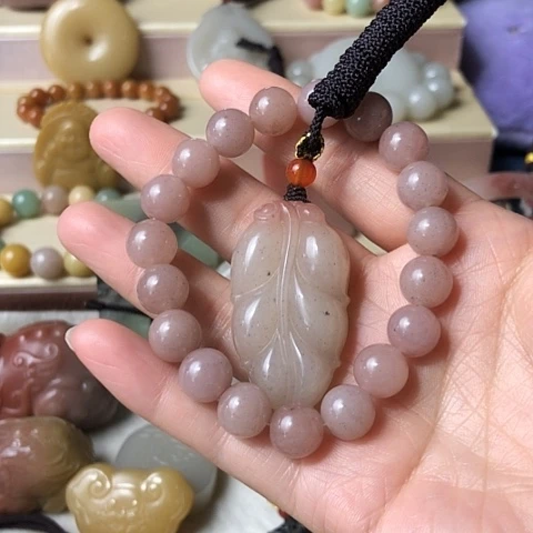 石英质玉未镶嵌颈饰