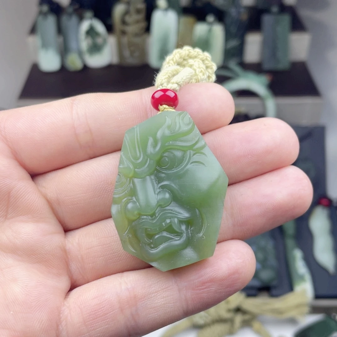 落***雪和田玉未镶嵌颈饰