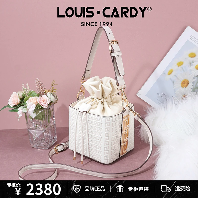 路易卡迪压花字母万字回形纹抽绳斜挎花朵包