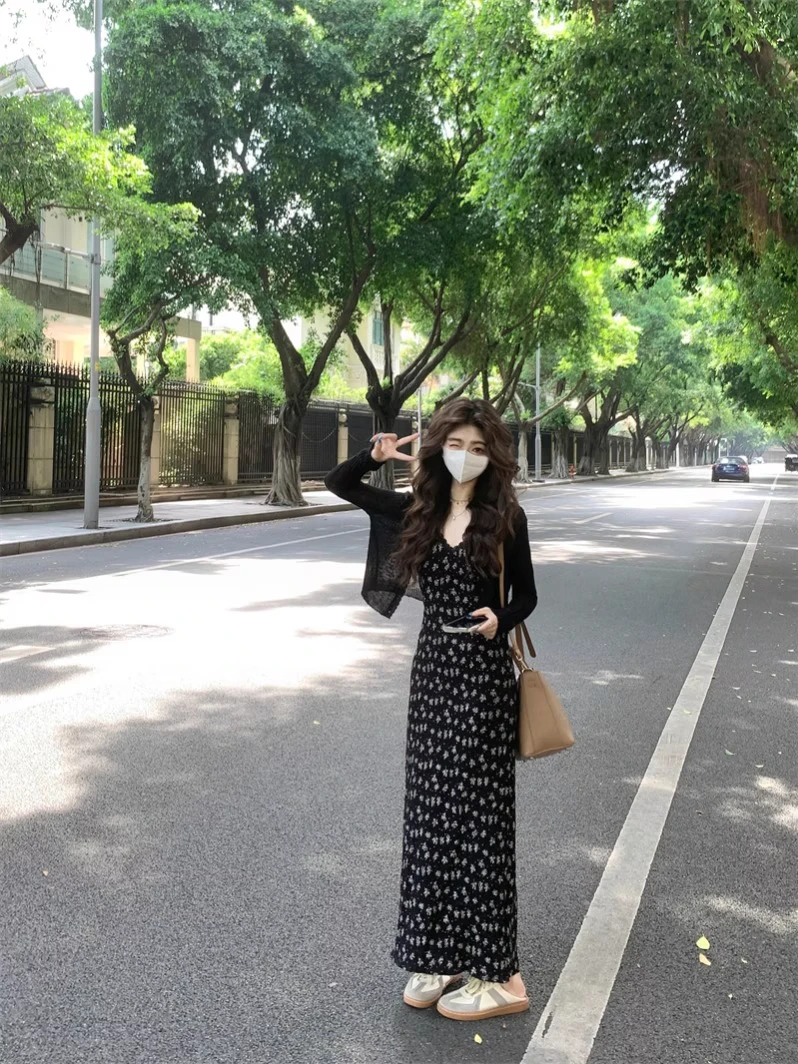 初夏穿搭一整套2025新款韩版黑色防晒开衫碎花连衣裙裙两件套女