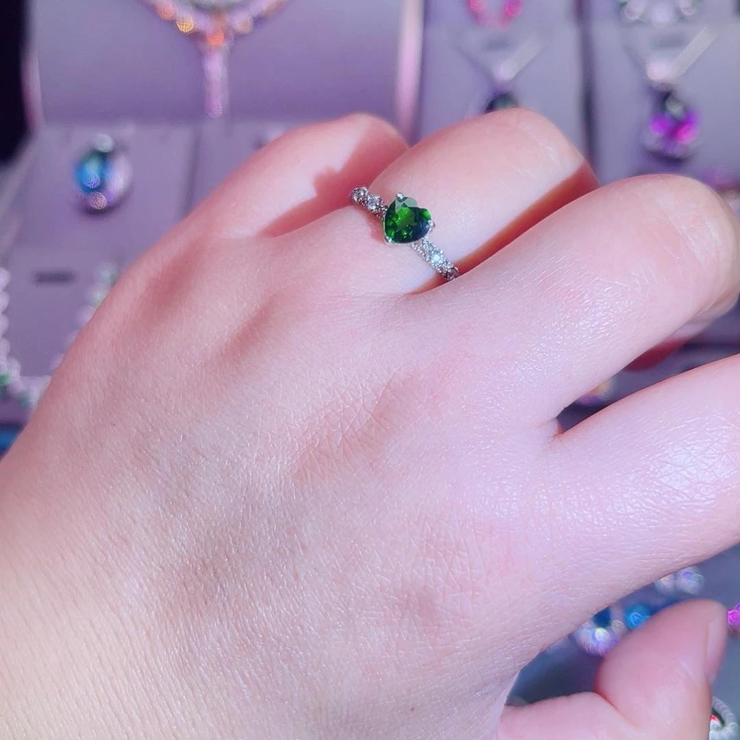 银S925镶嵌透辉石戒指