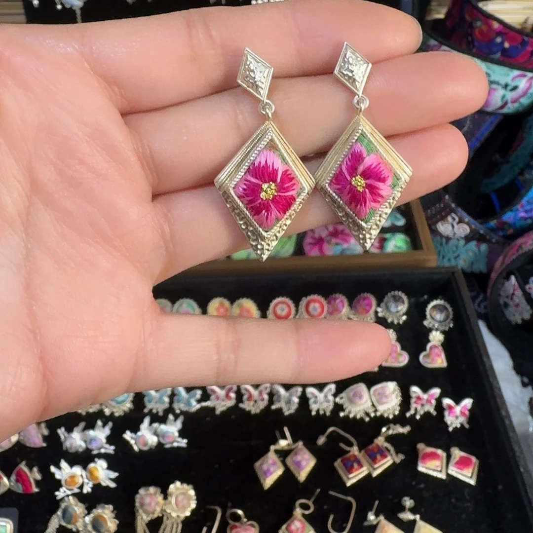 织绣民族风刺刺绣耳钉