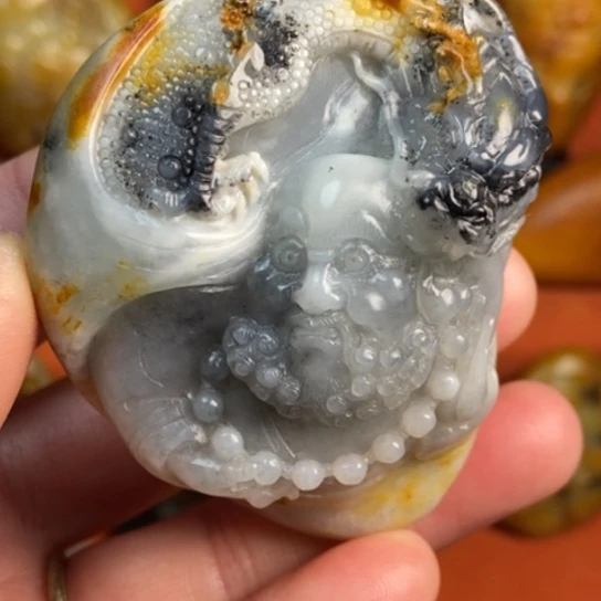 和田玉未镶嵌把件