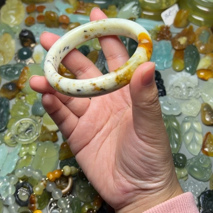 蛇纹石玉未镶嵌微瑕