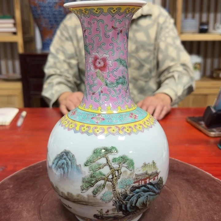 江***望景德镇陶瓷艺术瓶