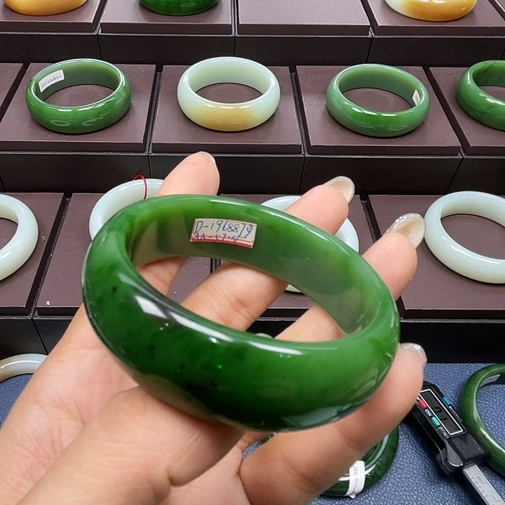 和田玉（碧玉）未镶嵌手镯