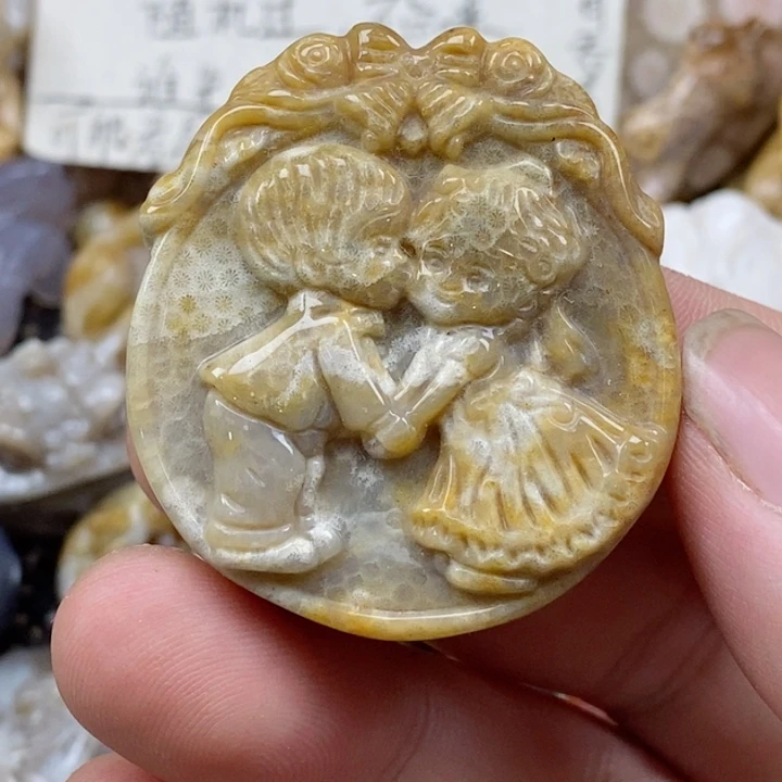 颈饰未镶嵌硅化珊瑚（珊瑚玉）