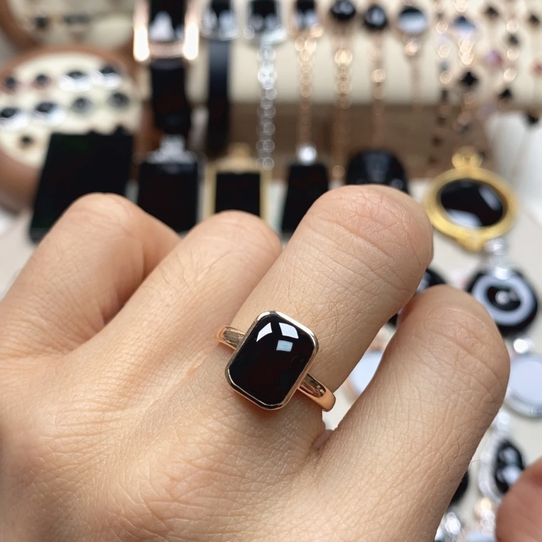 翡翠18K金镶嵌戒指