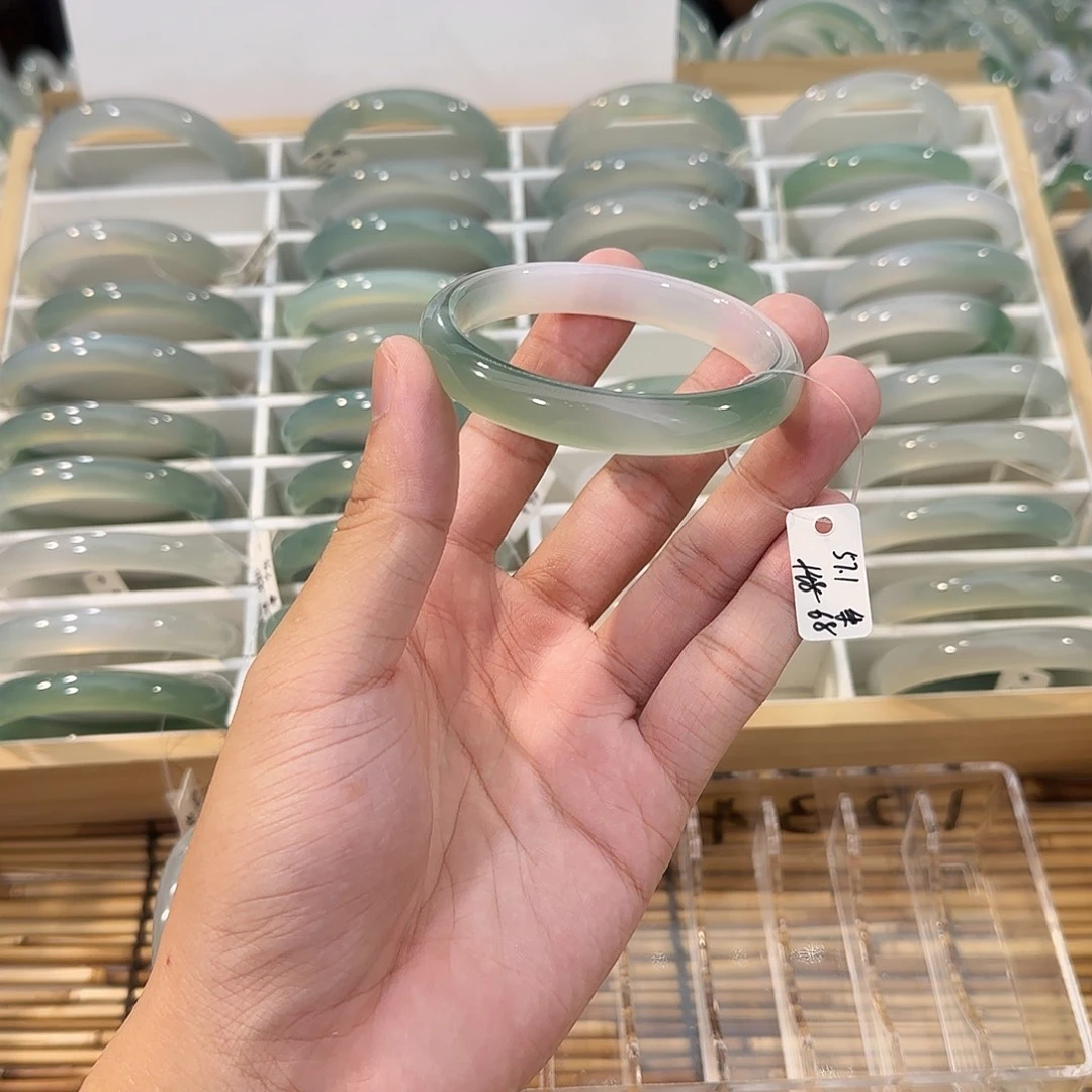 手镯玛瑙/玉髓未镶嵌没有售后圈口57.1