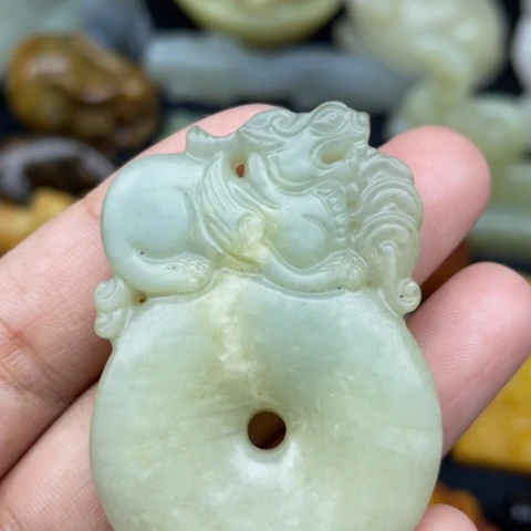 未镶嵌蛇纹石玉颈饰44