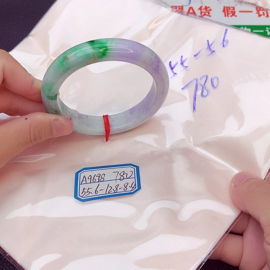 翡翠手镯未镶嵌我