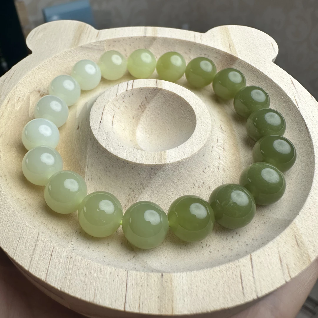 （谊诺珠宝甄选）10mm和田玉湖水绿天然渐变手串——多条发晴一