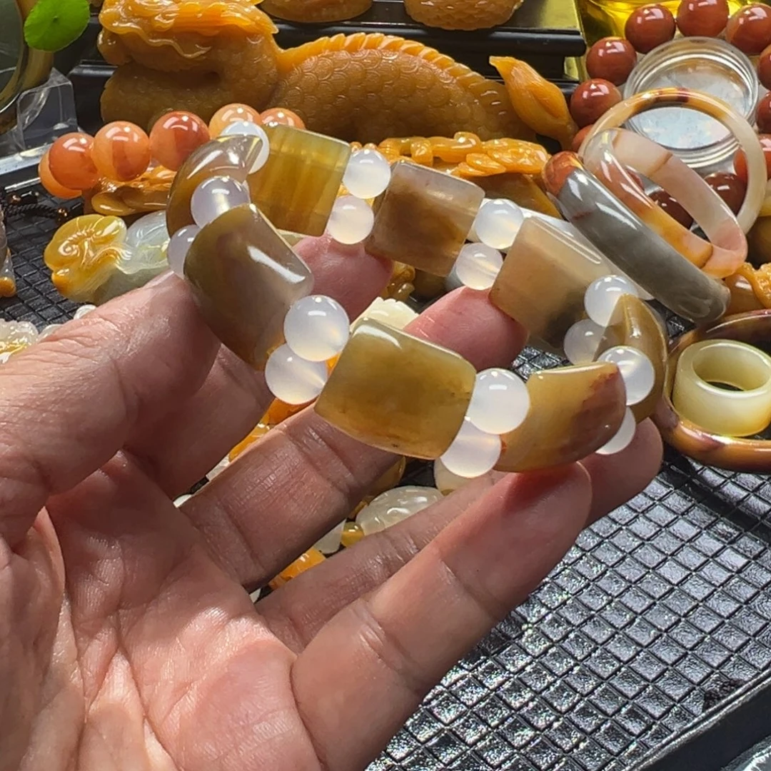 石英质玉未镶嵌颈饰