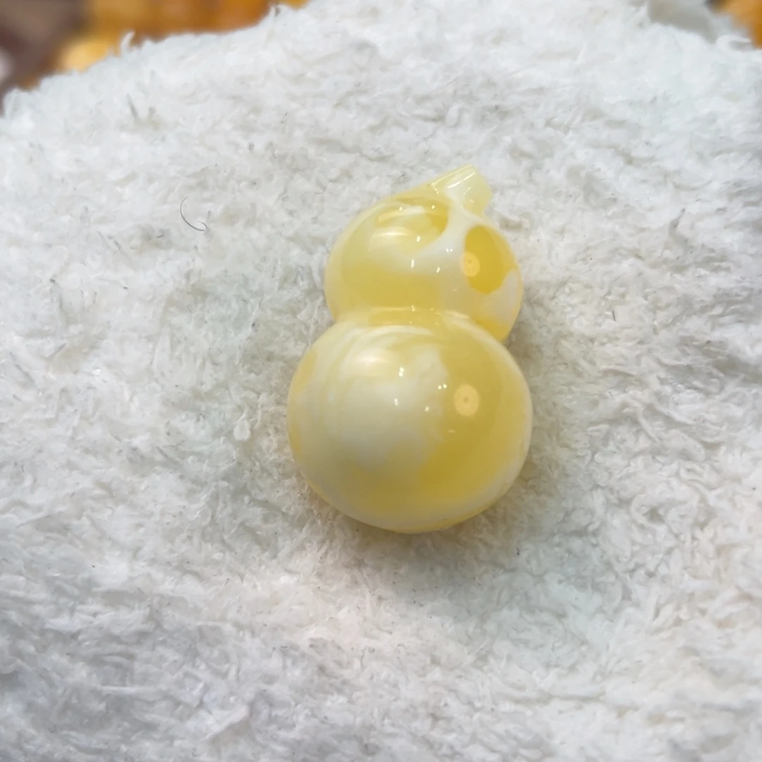 琥珀颈饰未镶嵌金瓷白溶洞妖葫芦吊坠