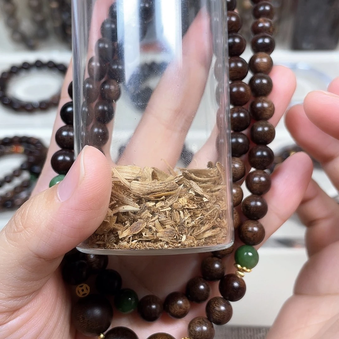 大***的沉香碎屑沉香+越南芽庄白奇楠留疤料0.8