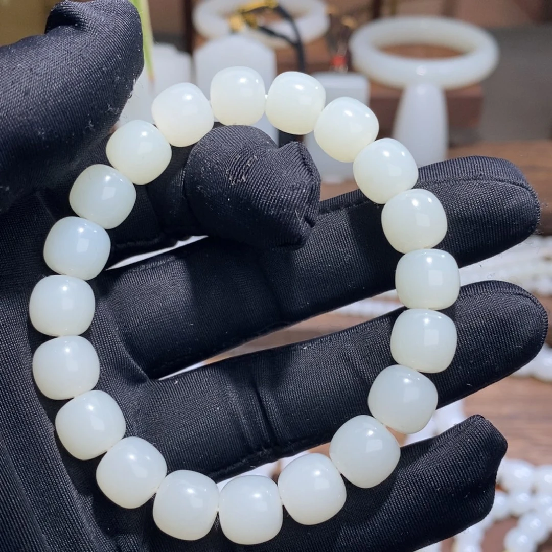 昆***星和田玉（糖玉）未镶嵌手链