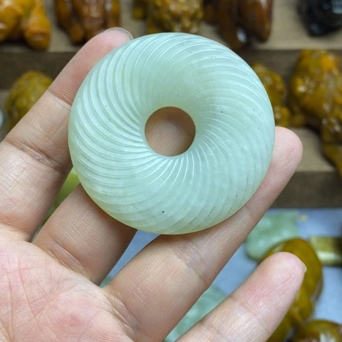 蛇纹石玉未镶嵌颈饰25