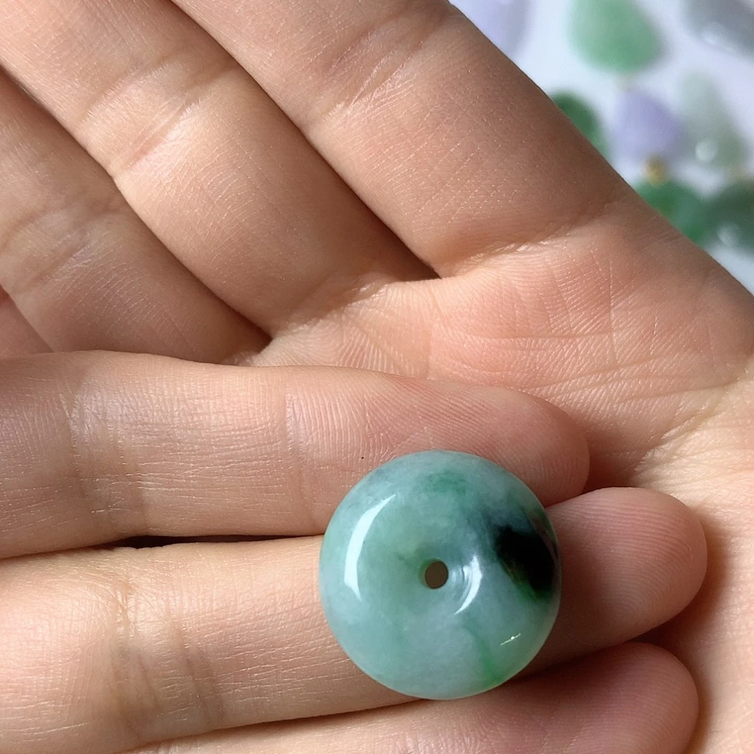 樱****翡翠未镶嵌颈饰翡翠8