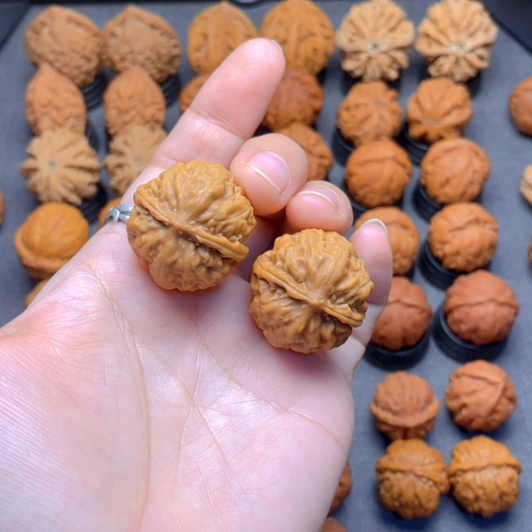 韩****核桃文玩把件爆米花