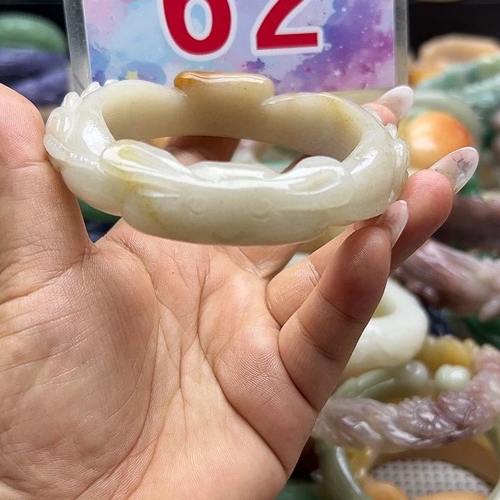 未镶嵌手镯石英岩玉