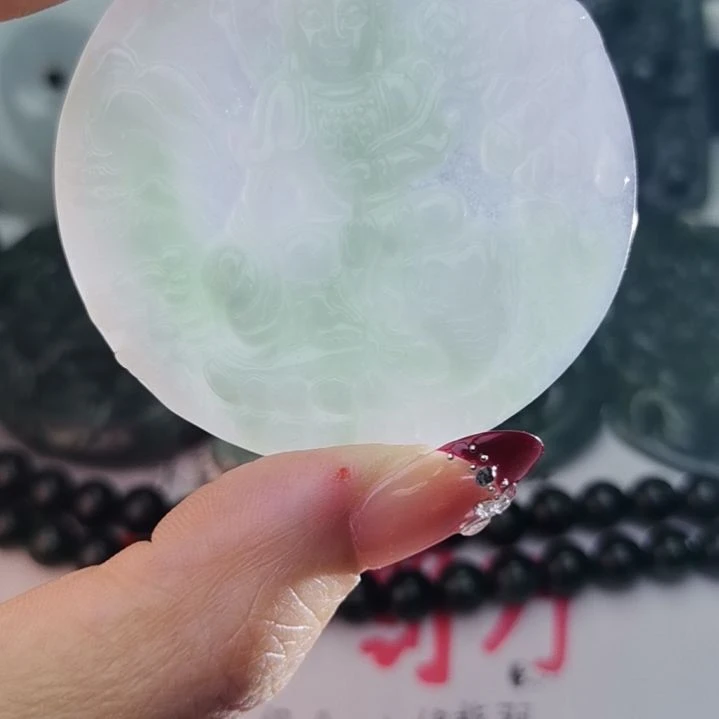 翡翠颈饰未镶嵌天然的A货翡翠